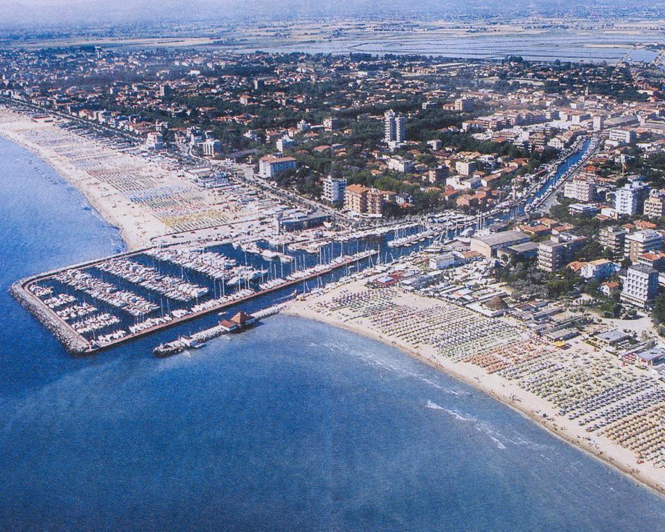 Hotel Caesar Bed And Breakfast Milano Marittima Ngoại thất bức ảnh