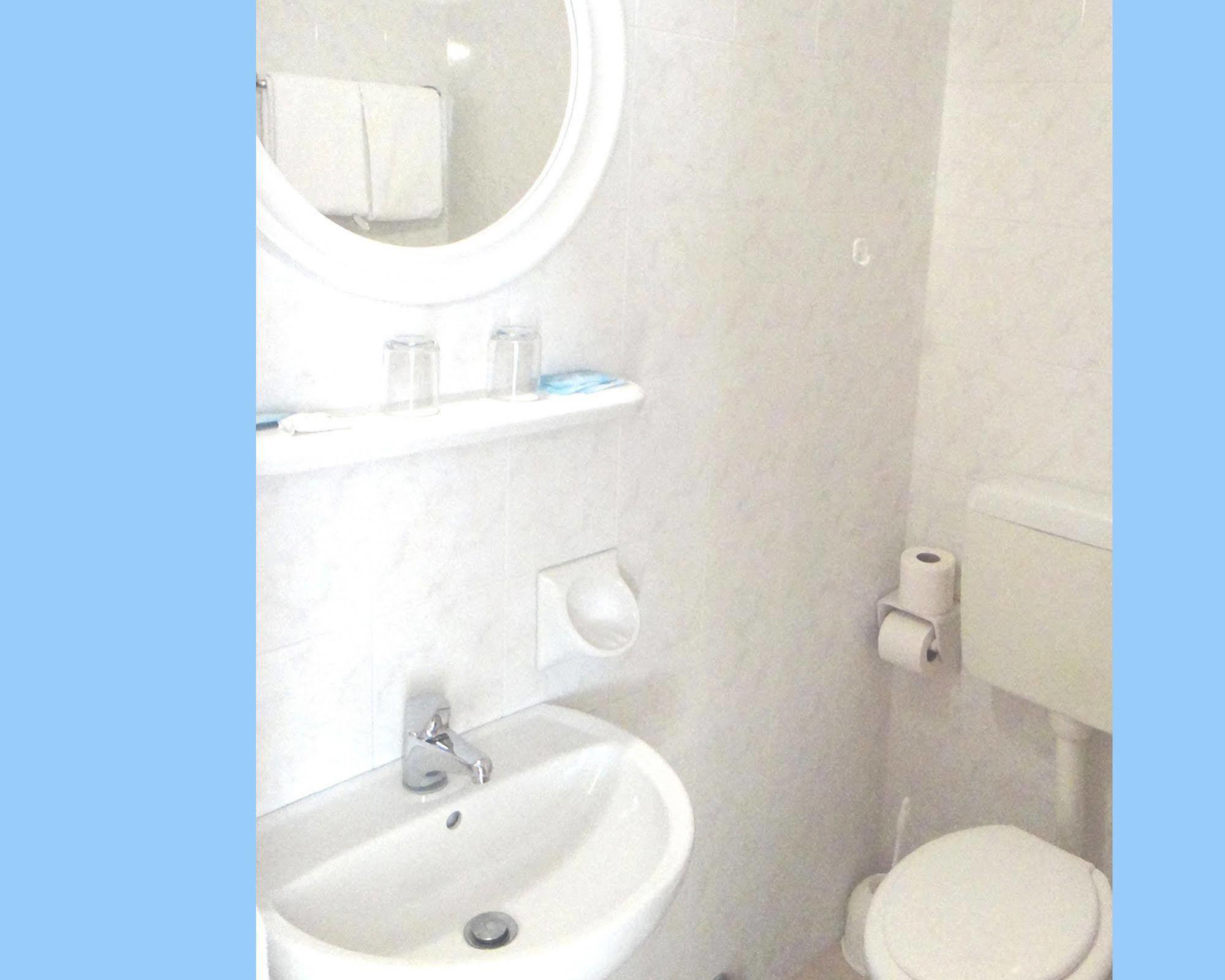 Hotel Caesar Bed And Breakfast Milano Marittima Ngoại thất bức ảnh