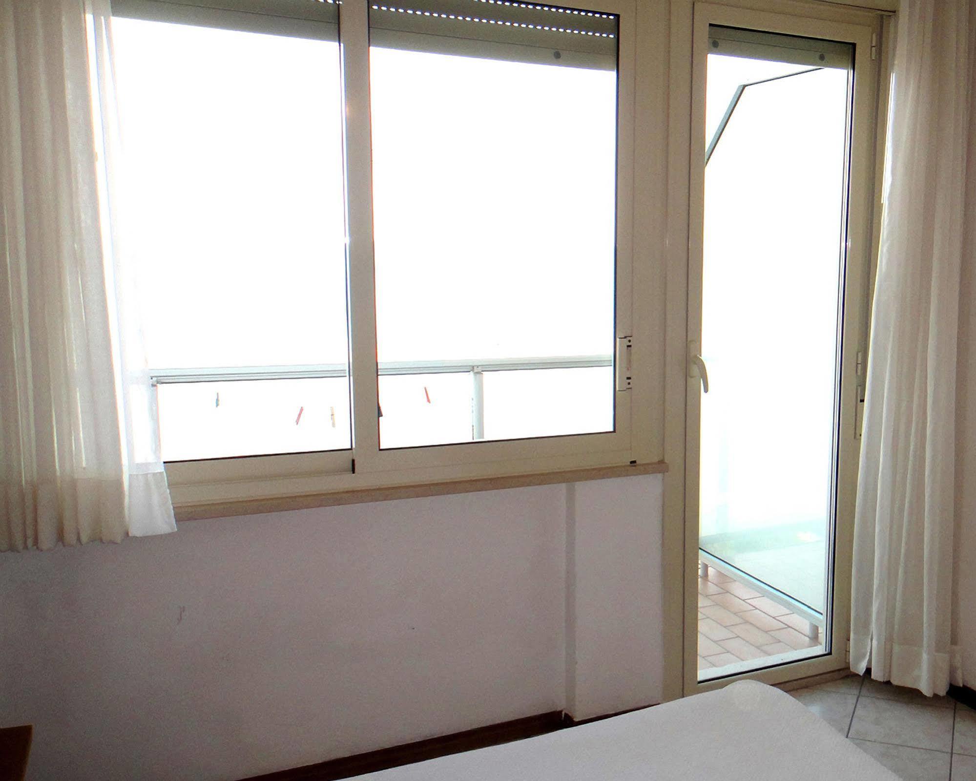 Hotel Caesar Bed And Breakfast Milano Marittima Ngoại thất bức ảnh