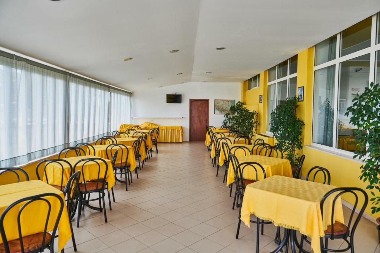 Hotel Caesar Bed And Breakfast Milano Marittima Ngoại thất bức ảnh