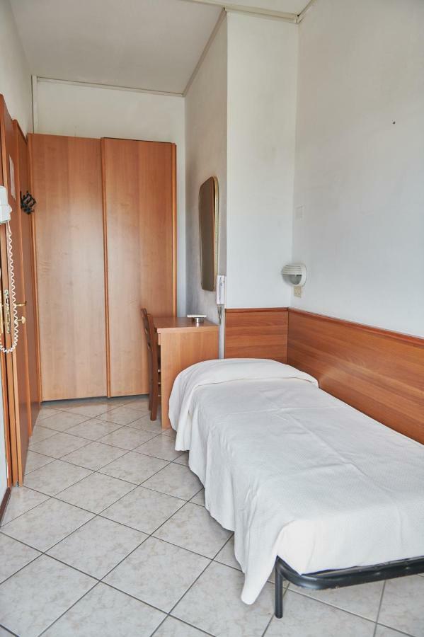 Hotel Caesar Bed And Breakfast Milano Marittima Ngoại thất bức ảnh