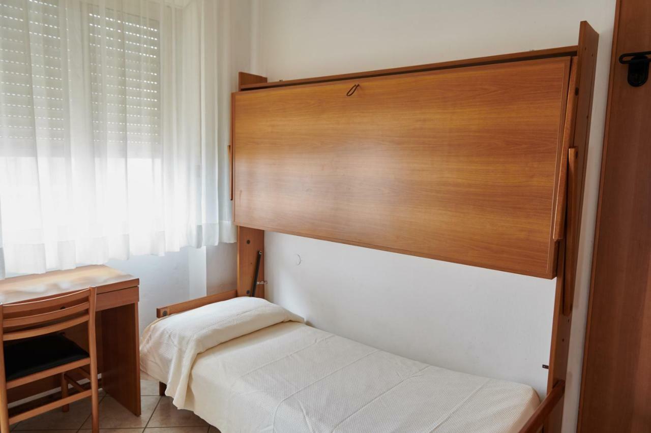 Hotel Caesar Bed And Breakfast Milano Marittima Ngoại thất bức ảnh
