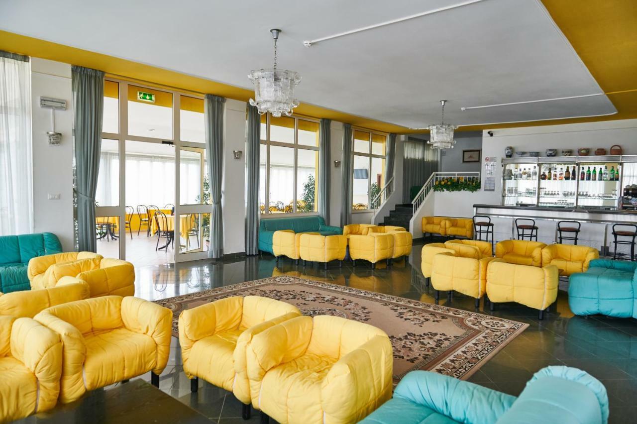 Hotel Caesar Bed And Breakfast Milano Marittima Ngoại thất bức ảnh