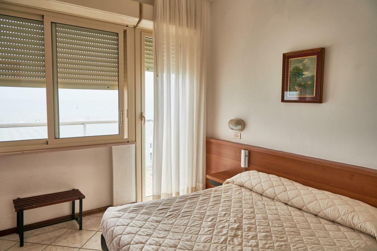 Hotel Caesar Bed And Breakfast Milano Marittima Ngoại thất bức ảnh