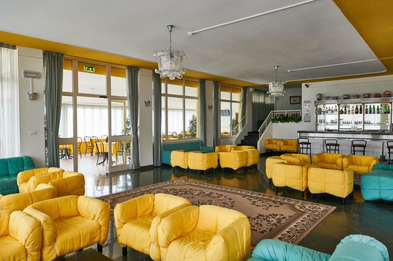 Hotel Caesar Bed And Breakfast Milano Marittima Ngoại thất bức ảnh