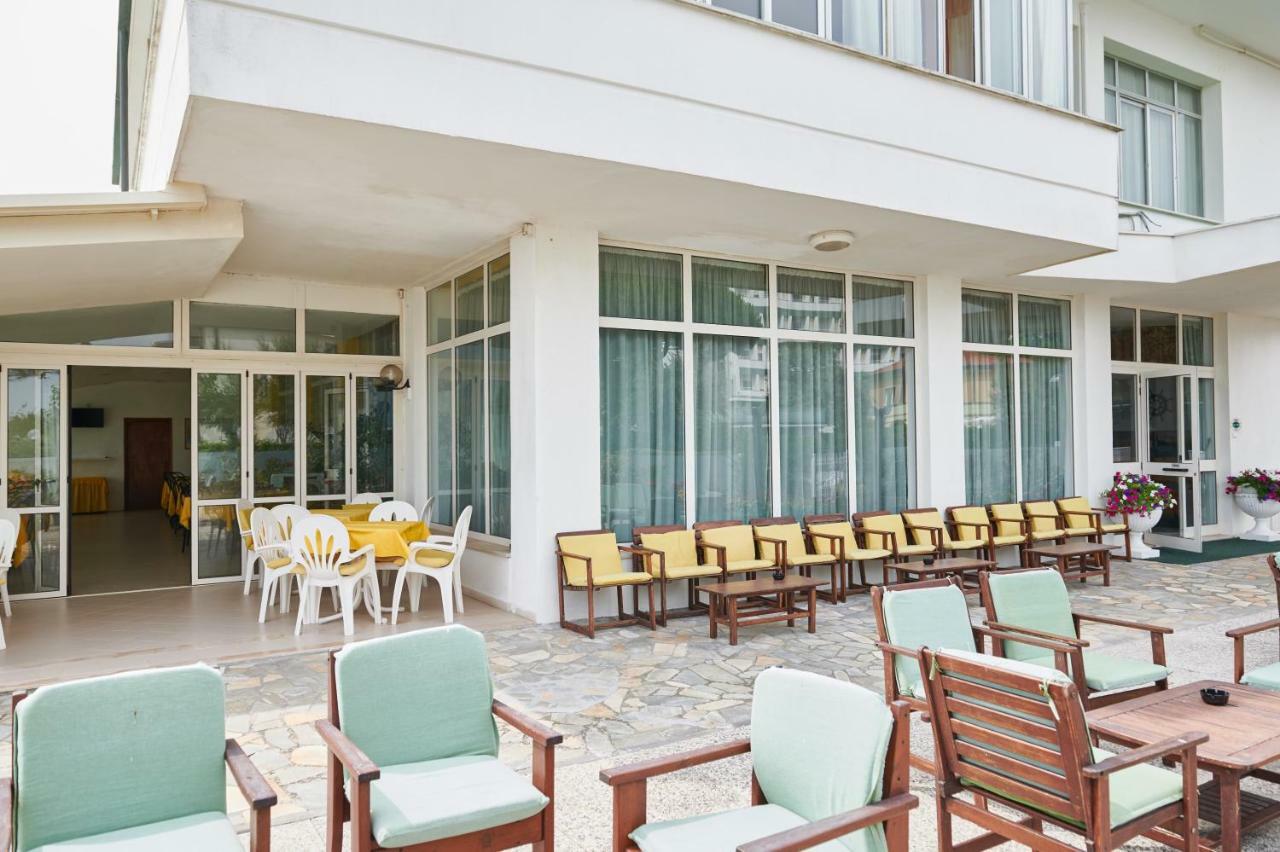 Hotel Caesar Bed And Breakfast Milano Marittima Ngoại thất bức ảnh