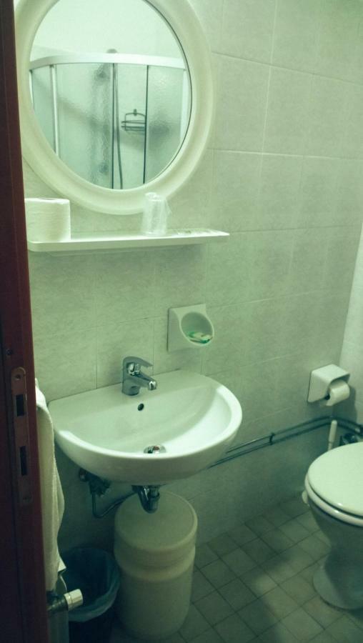 Hotel Caesar Bed And Breakfast Milano Marittima Ngoại thất bức ảnh